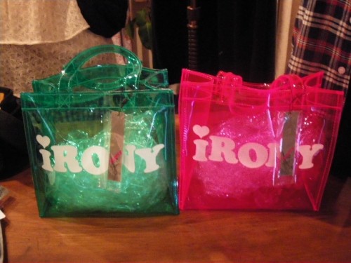 ちょっとしたお出掛けにピッタリなプチバッグ♪