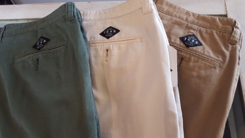 男性のスタイルは、ボトムで変化をつけましょう!!
