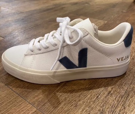 NEW IN!!  多くのファッショニスタも愛用のVEJA!