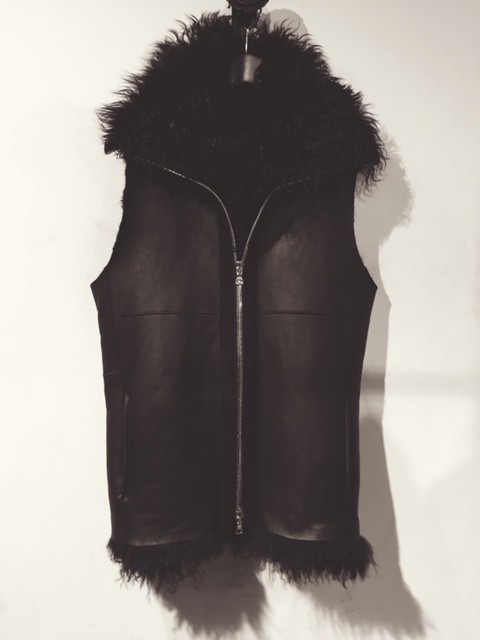 BACKBONE MOUTON VEST.