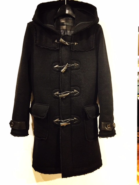 WOOL SLIVER KNIT DUFFLE COAT。