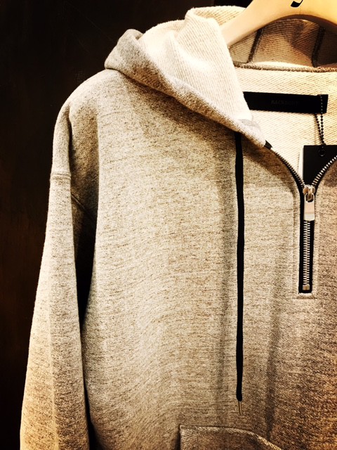 別注Pullover Hoodie。