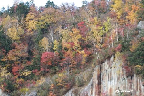 層雲峡　断崖絶壁の紅葉