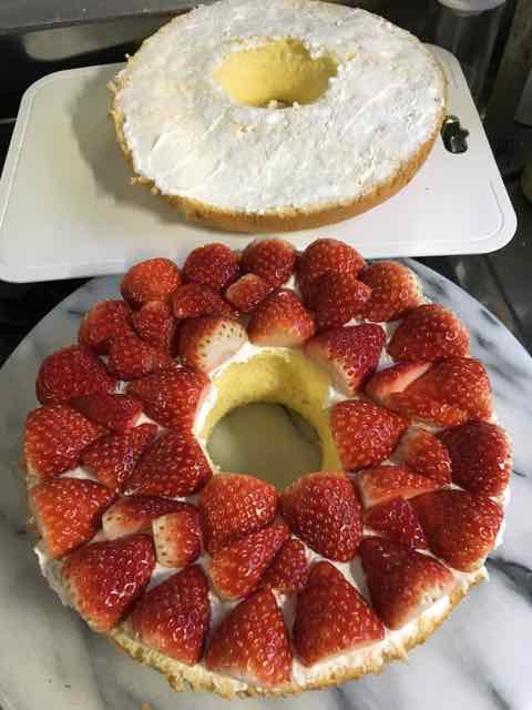 「生クリームイチゴシフォン」です。