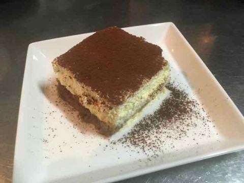 お客様からのリクエストで当店名物のティラミスあります。