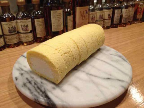 定番ですが久しぶりの「チーズクリームロール」です。