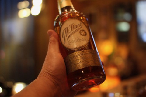 明日の土曜日は15時から営業いたします。