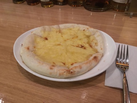 メイプルシロップの甘いピザです。