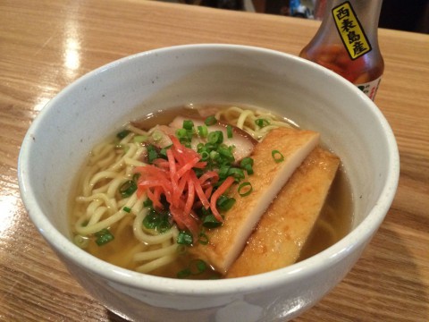 沖縄帰りの当店名物「八重山そば」あります。