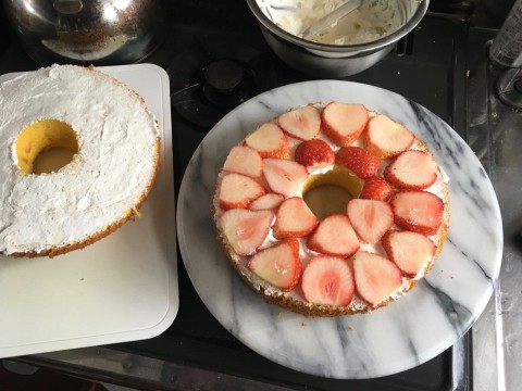 イチゴを挟んじゃいました。