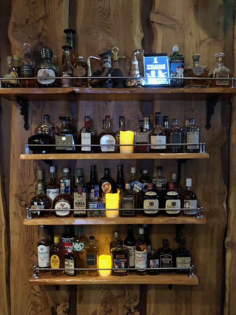 昭和のウイスキーをどうぞ。