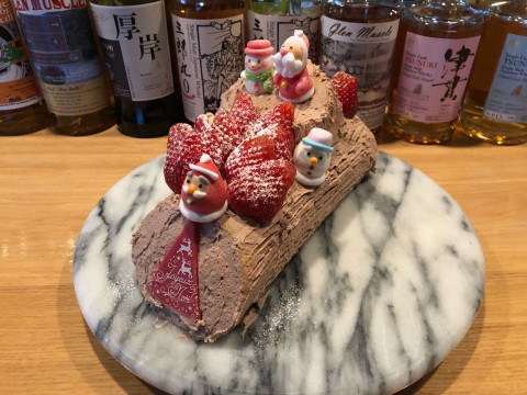 今年も作りましたクリスマス恒例「ブッシュ・ド・ノエル」です。