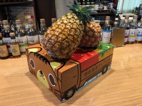 今年も沖縄の友人たちから沢山のパイナップルが送られて来ました。