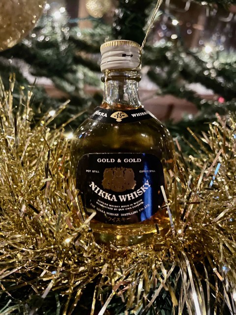 本日はカウンター席の半分以上がご予約で埋まっております。