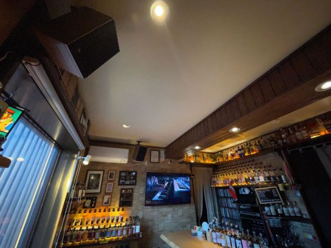 当店オープン以来、初めてスピーカーを一部入れ替え、増設しました。