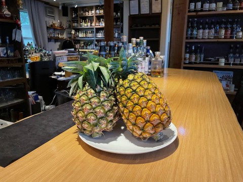 今年も沖縄西表島の古い友人からパイナップルを沢山頂きました。