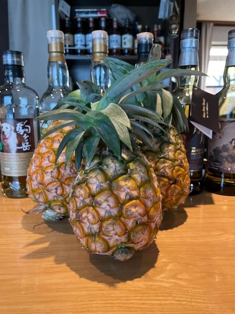 今年も沖縄の友人からパイナップルが届きました。