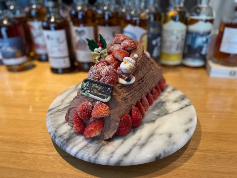 今年も作りましたクリスマスの当店名物「ブッシュドノエル」です。