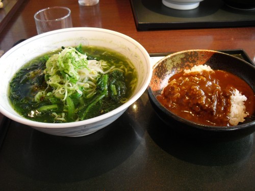 ミドリ色のラーメン！！！