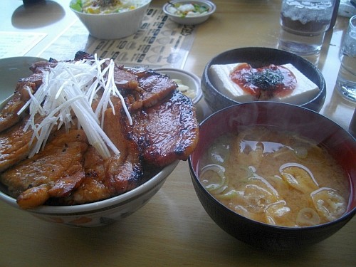 豚丼のいっぴん