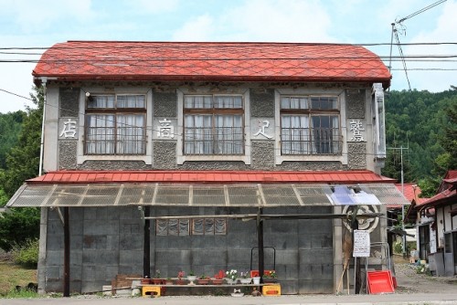 赤い屋根の商店・・・