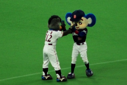 がんばれファイターズ・・・ドアラ！