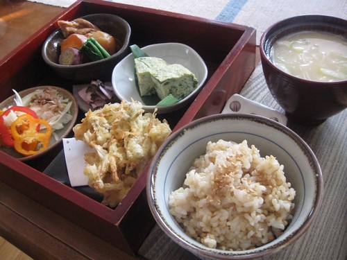 箱膳ランチ (茶戸庵)