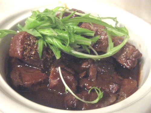 牛頬肉とバラ肉のワイン煮込み