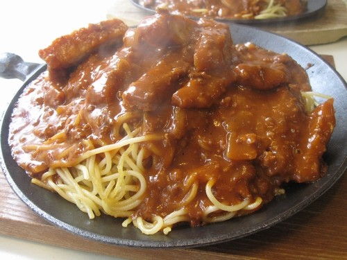 どーん!と、スパカツ大盛り(泉屋 釧路)
