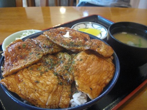 網焼豚丼 (めん吉 )