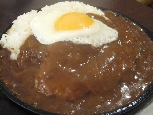目玉のせハンバーグ焼きカレーライス