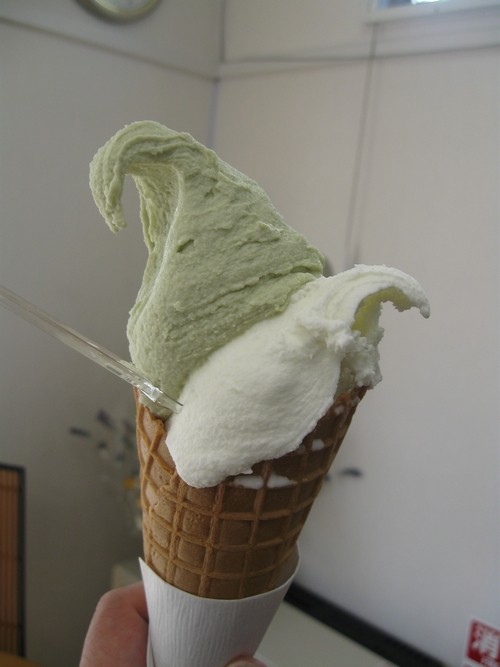 ジェラートを食べる