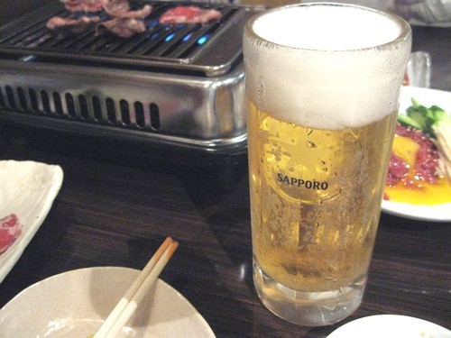 ユッケとホルモンでBを飲む