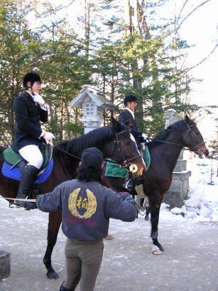 お馬で参拝♪