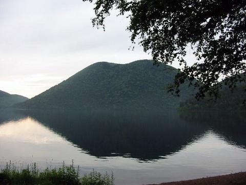 然別湖、唇山