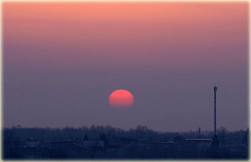 　今朝の日の出はピンクの太陽