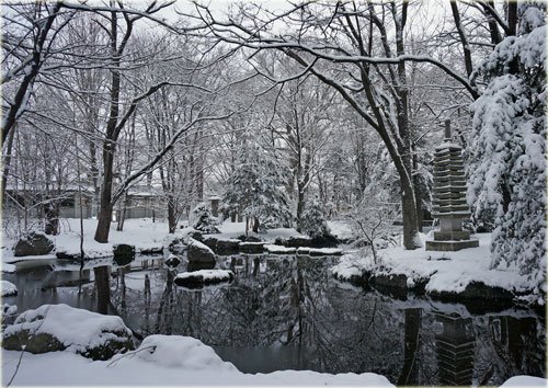 　帯広神社と水公園の雪景色