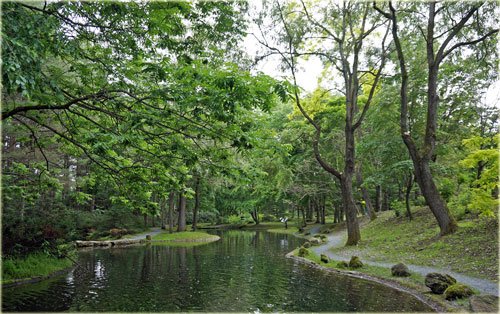 　真鍋庭園と今朝の朝焼け