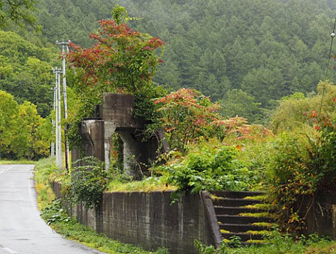 尺別炭鉱跡地と紅葉