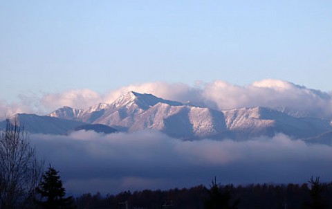 かなり白くなった山