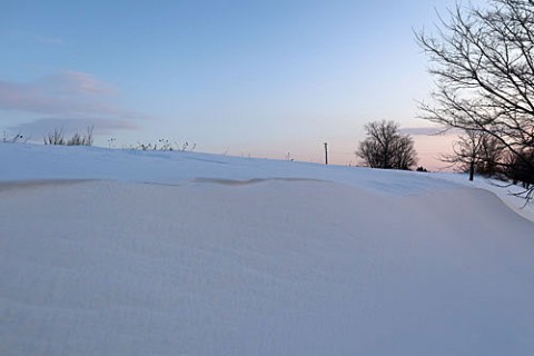 強風で出来た雪庇