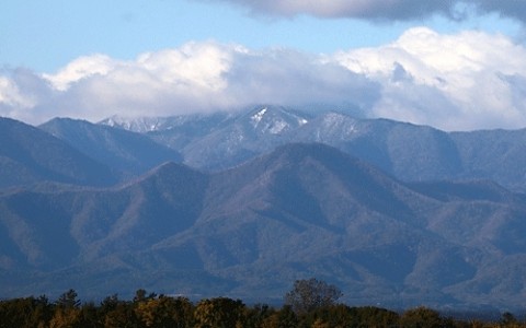 ついに白くなった山