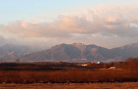 白くなった日高山脈