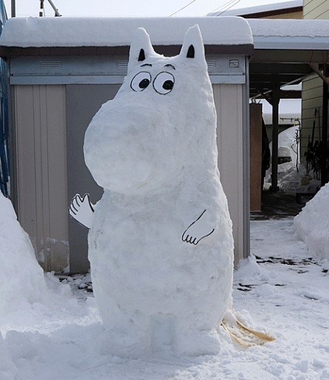 お隣さんの雪像ドナルドダック