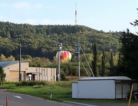 わずかに見えた熱気球