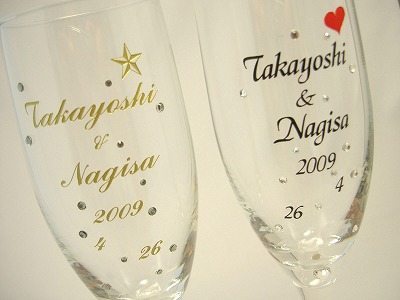 グラスにもラインストーンでアクセント