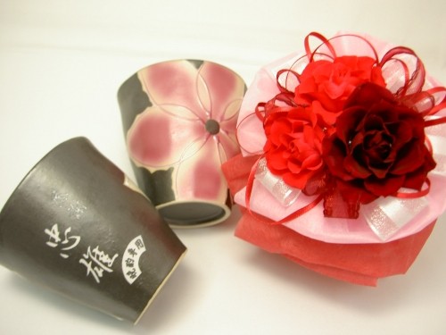 ミニ花束を添えたオリジナルギフト