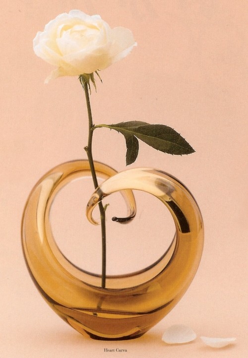 花時間に掲載されていた一輪差しに一目惚れ