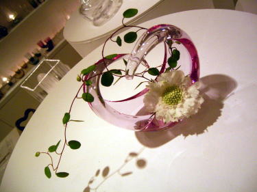 癒しの空間を演出するガラスの一輪挿し♪