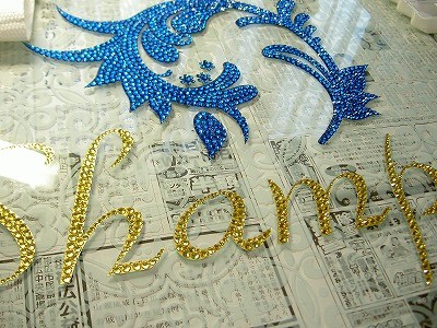 ラインストーン貼り付け終了♪